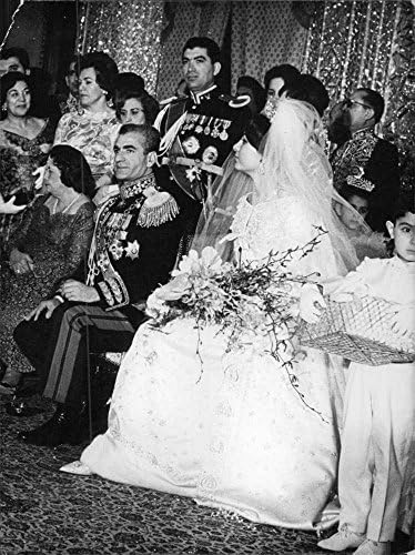 Vintage fotografija bračne ceremonije Mohammada Reze Pahlavija i Farah Dibe.- Decembar 1959