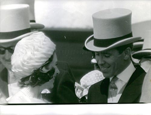 Vintage fotografija princeze Margaret, grofice od Snowdona u razgovoru sa Antonijem Armstrong-Jonesom.
