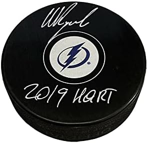 NIKITA KUCHEROV sa autogramom Tampa Bay Lightning Puck - 2019 Hart-autogramom NHL Pucks