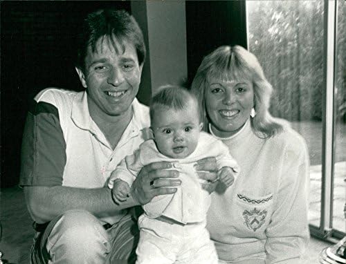 Vintage fotografija Martina Brundlea, supruge Liz Brundle i kćerke Charlotte